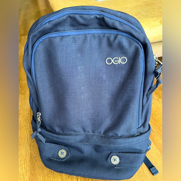 OGIO Navy blue backpack bag. Chevron inside print pockets zipper - Picture 1 of 6